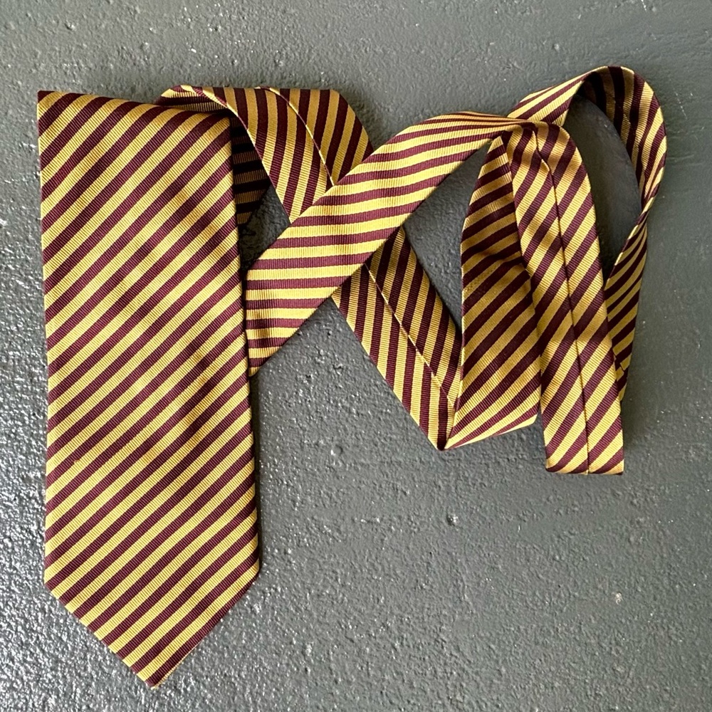 BANANA REPUBLIC 100% Italian Silk Made In Italy Diagonal Stripe Vintage Necktie
